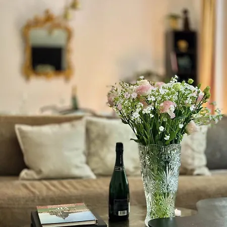 Charming French Style Apartment With Eiffel Tower View Prime Location Near Top Attractions Paris Exterior photo