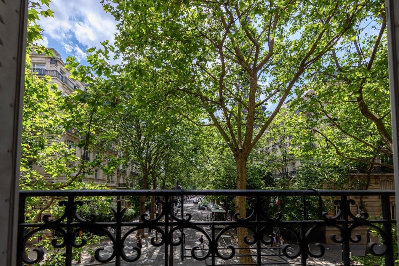Apartment Charming French Style With Eiffel Tower View Prime Location Near Attractions *