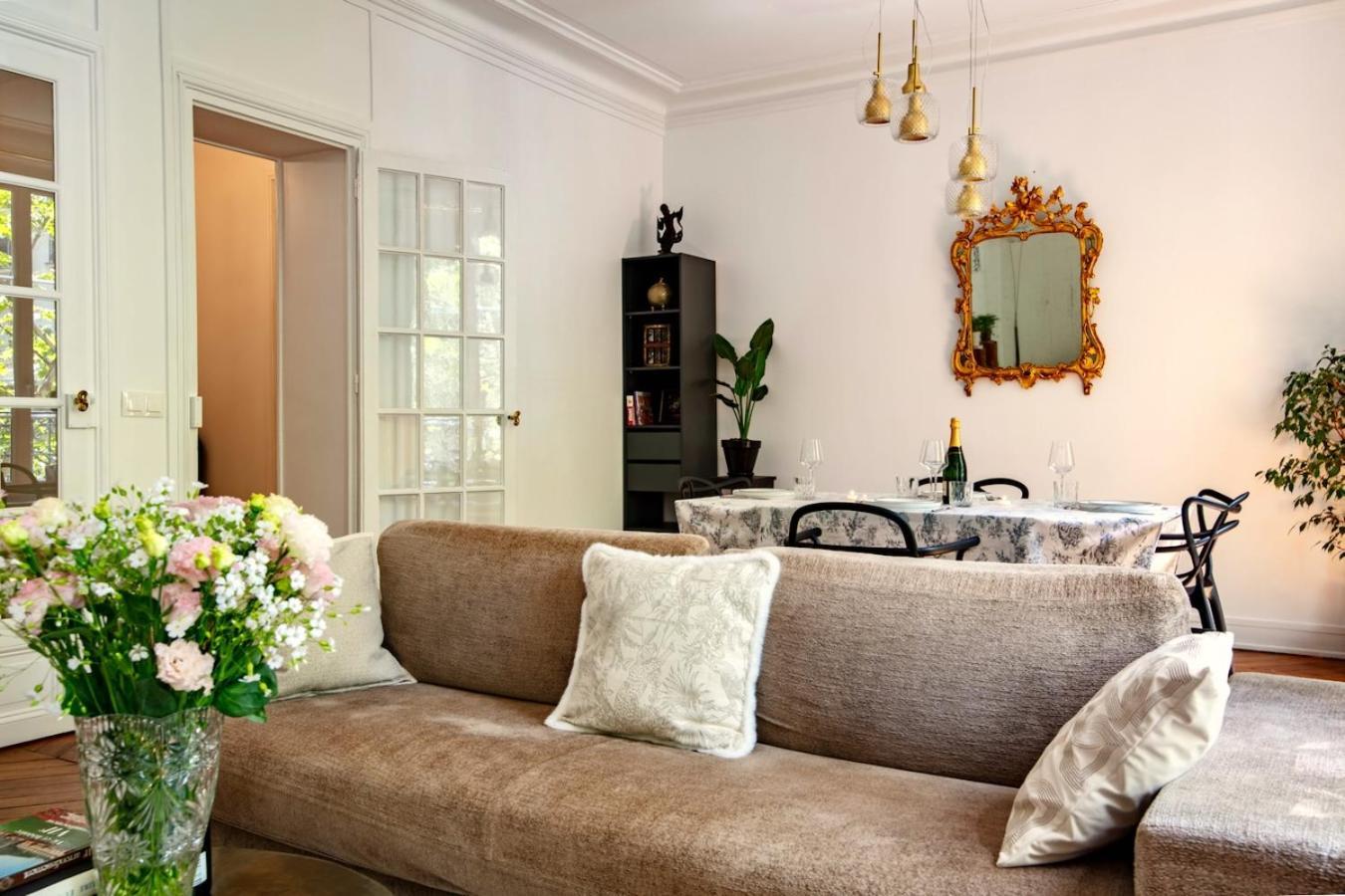 Apartment Charming French Style With Eiffel Tower View Prime Location Near Attractions Paris